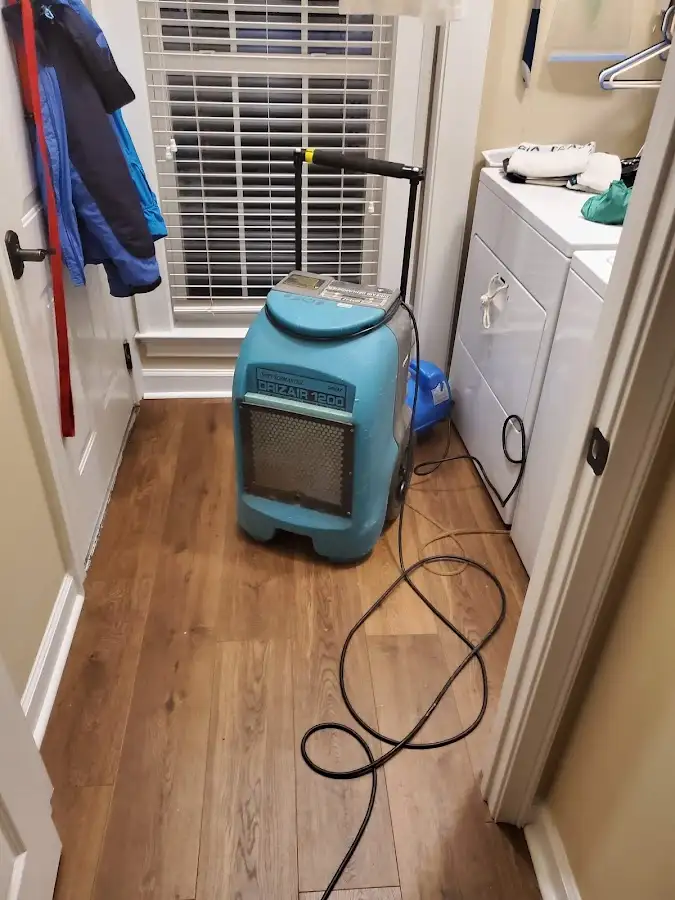 Commercial dehumidifier deployed for Crawl Space Restoration in Memphis